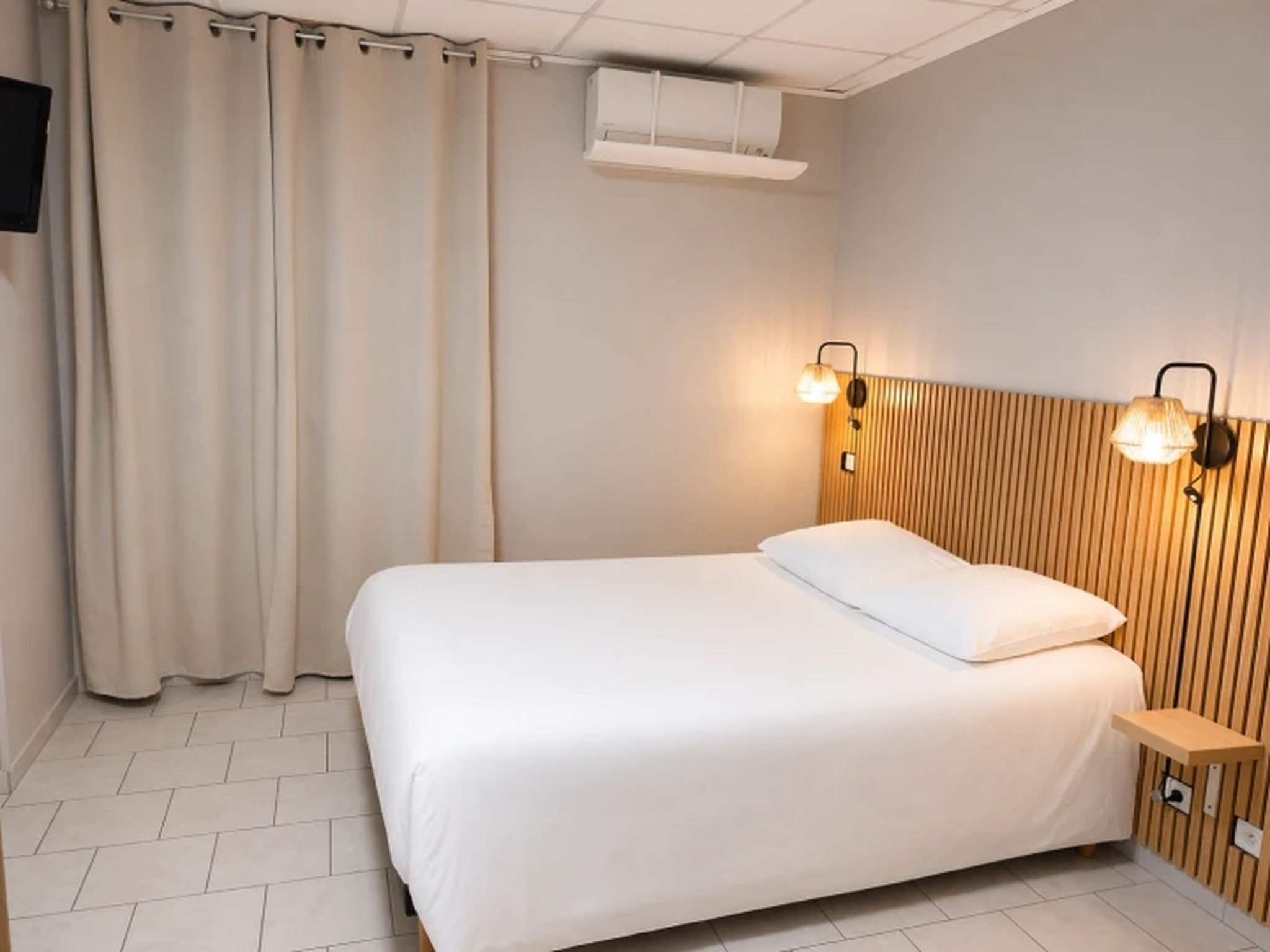 Chambre PMR accessible Hôtel Le Petit Logis Beaumont-en-Véron